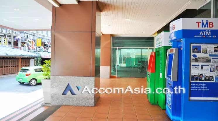 5  Retail / Showroom For Rent in Silom ,Bangkok BTS Sala Daeng at Patpong 1 Building AA11523